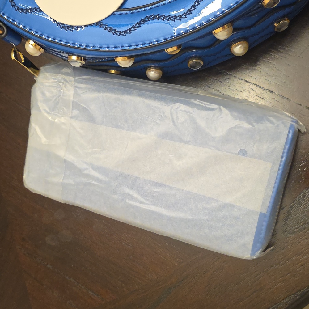 NWT! RARE Blue Vegan Patent Leather Round Purse & Matching Wallet - Picture 3 of 6